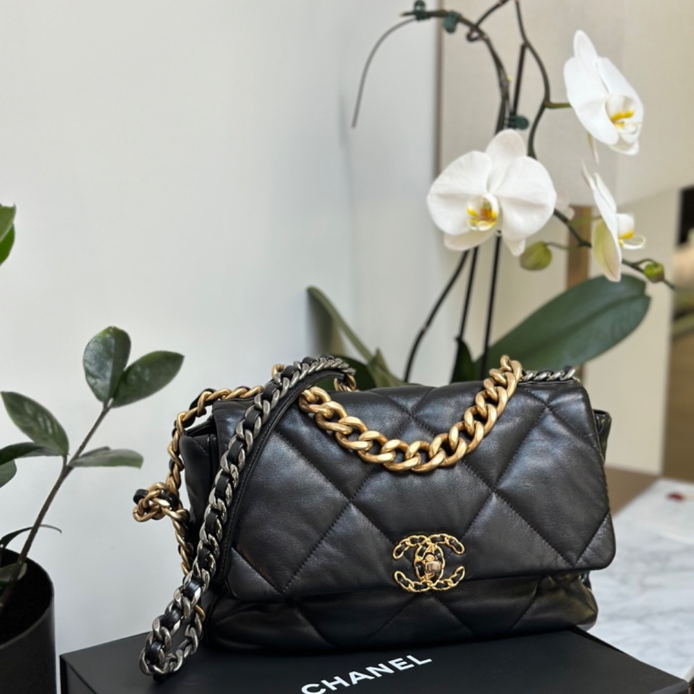 Chanel - Picture 5 of 6